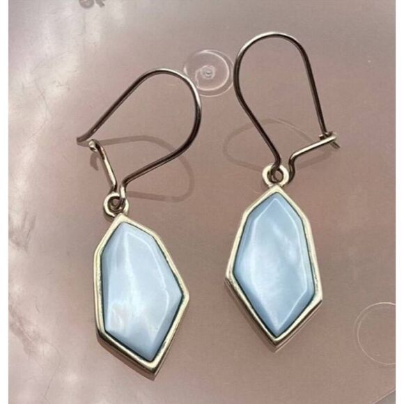 925 Sterling Silver & Mother of Pearl Iridescent Leverback Dangle Earrings - Picture 1 of 2